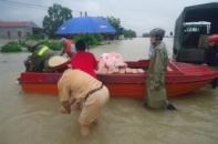 Thanh Hóa vỡ đập, QL1A ngập trong biển nước