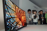TV OLED màn hình cong sắp về Việt Nam