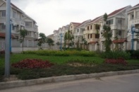 Hà Nội: biệt thự, liền kề ngang giá chung cư