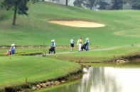 Nhiều sân golf buộc phải rời cuộc chơi