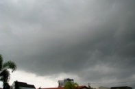 Bão số 13 bất ngờ tấn công Nam Bộ gây mưa lớn