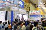Xem điện thoại 2 tỷ đồng tại Vietnam Telecomp 2013
