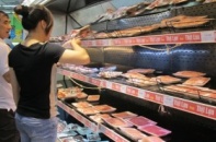 Dân Hà Nội lo bão, nháo nhào vét đồ siêu thị
