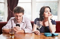 Mê smartphone dễ bị "cắm sừng"