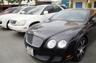 "Sờ gáy" hàng loạt xe sang ở Phú Mỹ Hưng