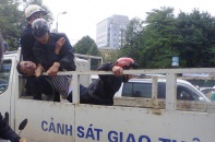 9x ăn vạ như Chí Phèo, vu khống CSGT đánh người