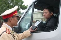 Uống 2 chén rượu từ sáng, trưa "tuýt..." vẫn bị phạt