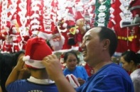 Nhộn nhịp mua sắm nhân mùa Noel