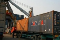 Cán cân thương mại Việt Nam lại đổi chiều