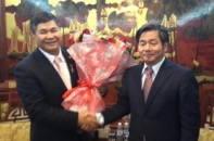 Tặng Kỷ niệm chương cho Đại sứ Đoàn Xuân Hưng
