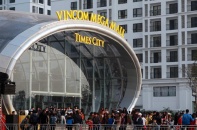 Hàng nghìn người chen chân vào Thủy cung tại Times City