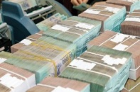 Thống đốc: Nghiêm cấm thu phí của khách vay tiền