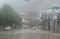 Đối tượng giấu tiền giả dưới đế giày sa lưới