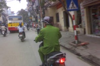 Khôi hài công an rởm bị còng tay vì dọa bắt... công an thật