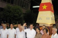 Thủ tướng Nguyễn Tấn Dũng thăm Đường hoa Nguyễn Huệ