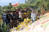 Hình ảnh người dân đến viếng mộ Đại tướng đầu Xuân