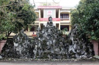 Cận cảnh non bộ phong thủy ‘trấn’ trụ sở huyện