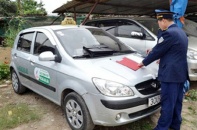Nữ tài xế taxi "dù" chém của du khách 1 triệu đồng cho 3km