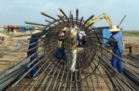 Vết gợn ở Dự án Cầu Bến Thủy và đường nối Cảng Vũng Áng