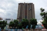 Nơi vội vàng cắt lỗ, chỗ phải đóng tiền chênh