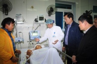 Điều 2 trực thăng chở bác sỹ lên cấp cứu nạn nhân sập cầu treo