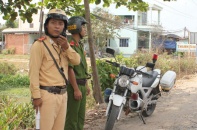 CSGT bị cấm mang điện thoại đi làm