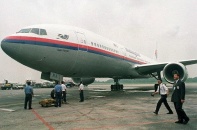 Xác định vị trí máy bay Malaysia rơi, hải quân VN sẵn sàng cứu hộ