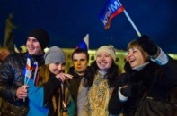 Dân Crimea đổ ra đường ăn mừng kết quả trưng cầu dân ý