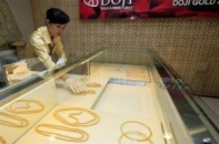 Vàng tiếp tục rơi phiên đầu tháng 4