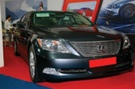 Xe sang chính hãng lo mất khách