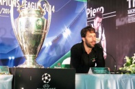 Cúp UEFA Champions League đến Việt Nam cùng Nistelrooy, Robert Pires