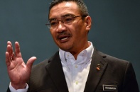 Gọi MH370 là "phúc trong họa", phóng viên bị dọa giết, Bộ trưởng bị "ném đá"