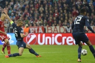 Bayern dập tắt hy vọng của MU, Barca cúi mặt rời Champions League