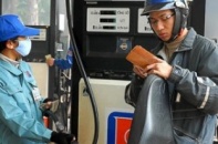 Xăng đứng giá, dầu giảm tiếp từ 90 - 130 đồng