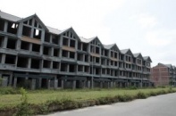 Biệt thự bỏ hoang la liệt do cầu ảo giá cao
