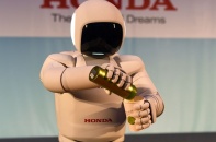 Honda ra mắt robot giống người nhất từ trước tới nay