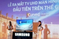 Samsung ra mắt TV UHD màn hình cong đầu tiên