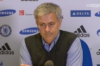 "Người đặc biệt" chúc mừng trọng tài sau trận thua Sunderland