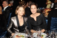 Diễn viên nữ từng đoạt Oscar Jodie Foster cưới... bạn gái