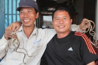 Gặp người đàn ông có móng tay dài nhất Việt Nam