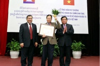 Chính phủ Campuchia trao tặng huân chương cho cán bộ Bộ Kế hoạch và Đầu tư