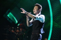Gia đình vỡ nợ 14 tỉ, Đông Hùng Vietnam Idol thành phu hồ