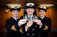 Hải quân Anh tiếp nhận 3 nữ thủy thủ tàu ngầm "xinh nhất"