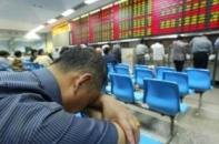 VN-Index mất 33 điểm do thông tin xấu và lực bán giải chấp