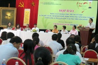 Đấu giá 2 bức tranh 580 triệu đồng hỗ trợ người nghèo