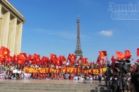 Cờ đỏ sao vàng ngập trời Paris, phản đối Trung Quốc