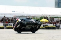 Biểu diễn xe hơi mạo hiểm của Russ Swift