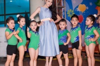 Người đẹp Trà Ngọc Hằng trổ tài làm MC