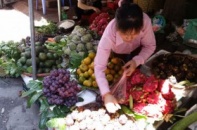 Hoa quả Trung Quốc "tẩm độc" bày bán tràn lan