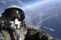 Hai máy bay F-16 đánh chặn máy bay lạ trên bầu trời Washington